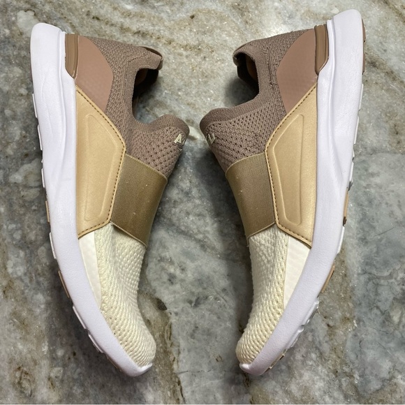 APL TechLoom Bliss Knit Running Shoe Women’s 7 - Picture 11 of 12